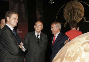 Applausi al Capo dello Stato alla mostra di Galileo