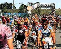 Tumori: ciclisti contro il cancro, gara benefica sul San Gottardo