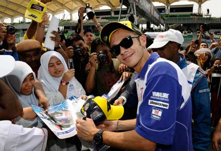 Lorenzo e Rossi primo e quarto nel caldo umido di Sepang