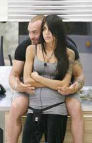 GF10: Massimo ‘protegge’ le sue donne