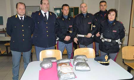 42mila pastiglie d’ecstasy nascoste in auto, arrestato 36enne olandese