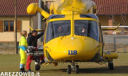 Si ribalta con l’auto, 60enne ricoverato a Siena in elicottero