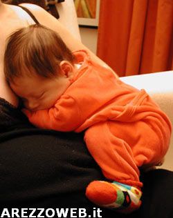 Fecondazione: bebe’ con 3 genitori, primo ok in Gb fra polemiche APP
