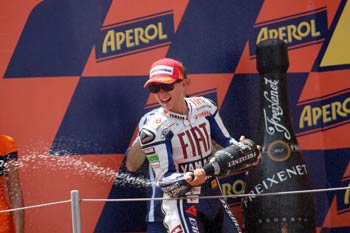 Moto Gp Valencia, Lorenzo trionfa