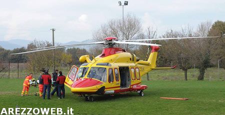 50enne cade da impalcatura alta 3metri, trasferito a Siena in elicottero