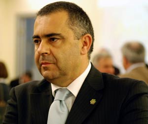 Gambacci: Firmato nuovo contratto nazionale imprese del legno–arredo