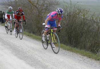 Eroica: Cunego terzo, battuto da Gilbert e Ballan