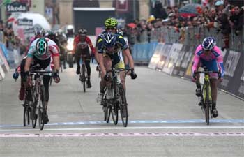 Successi sfiorati: Cunego 3° in Italia, Ulissi 2° in Francia