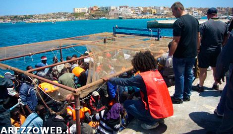 Ancora sbarchi a Lampedusa, arrivati altri 450 immigrati
