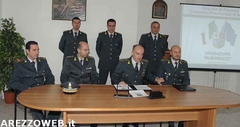 Maxi giro di capi contraffatti stroncato dalla Guardia di Finanza