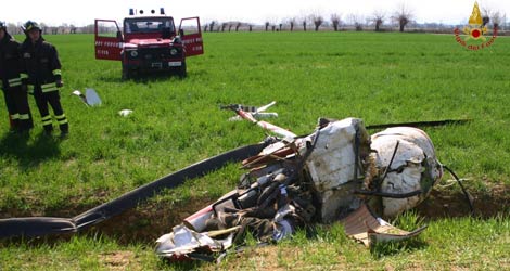 Cade un elicottero privato, morti i due passeggeri