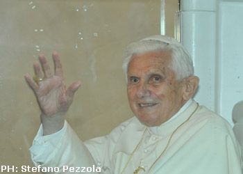 Annullata  visita a La Verna del Papa, sorpresa con gli sbandieratori