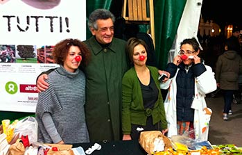 Natale Oxfam: un Tendone carico di regali