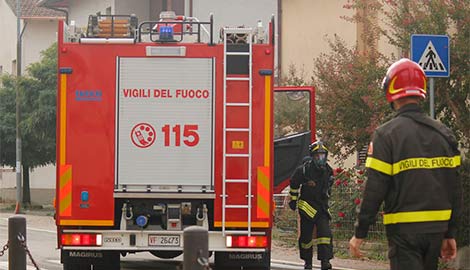 Incendio all’interno di abitazione: 6 persone in ospedale per accertamenti
