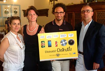‘Distratti, Distrutti’: campagna per la sicurezza stradale