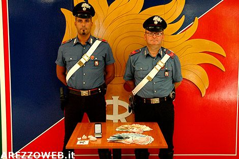 Si da alla fuga con la droga nascosta in bocca, arrestato 29enne tunisino