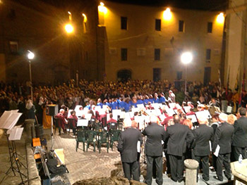 Grande successo ieri sera per il concerto propiziatorio del palio della Balestra