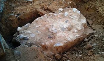 Lavori su via Marzia: scoperti dei resti delle antiche mura della città