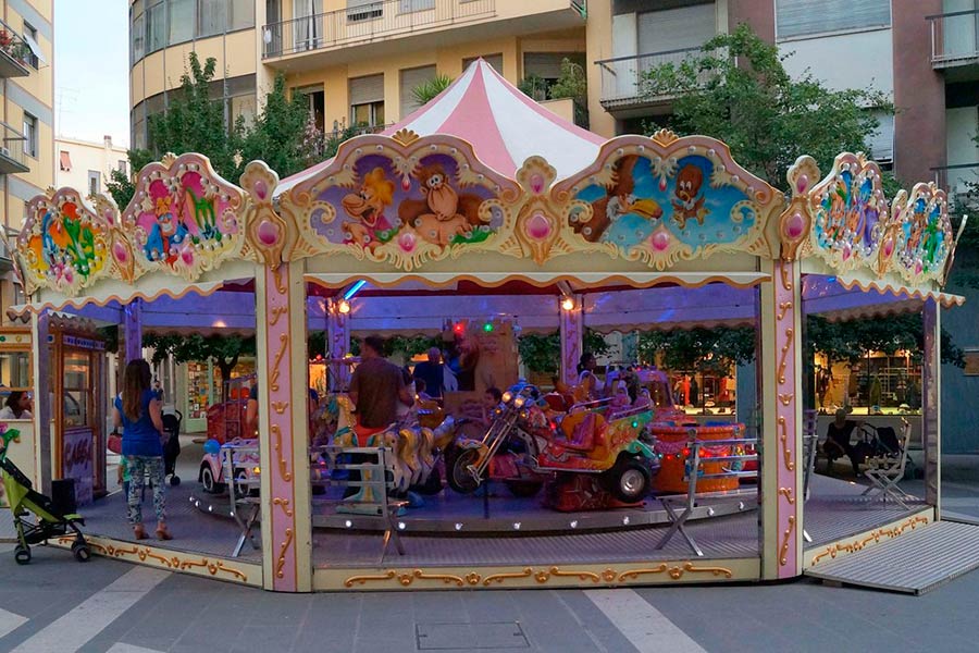 La giostra in Piazza Risorgimento