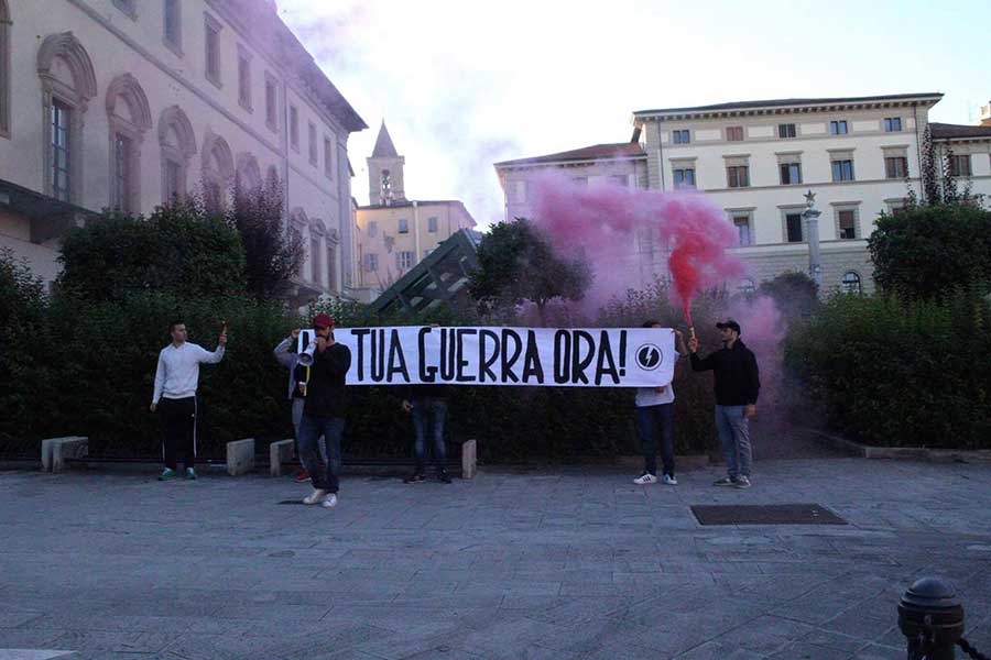 La tua guerra ora”, sit-in del Blocco Studentesco Arezzo in Piazza del Popolo
