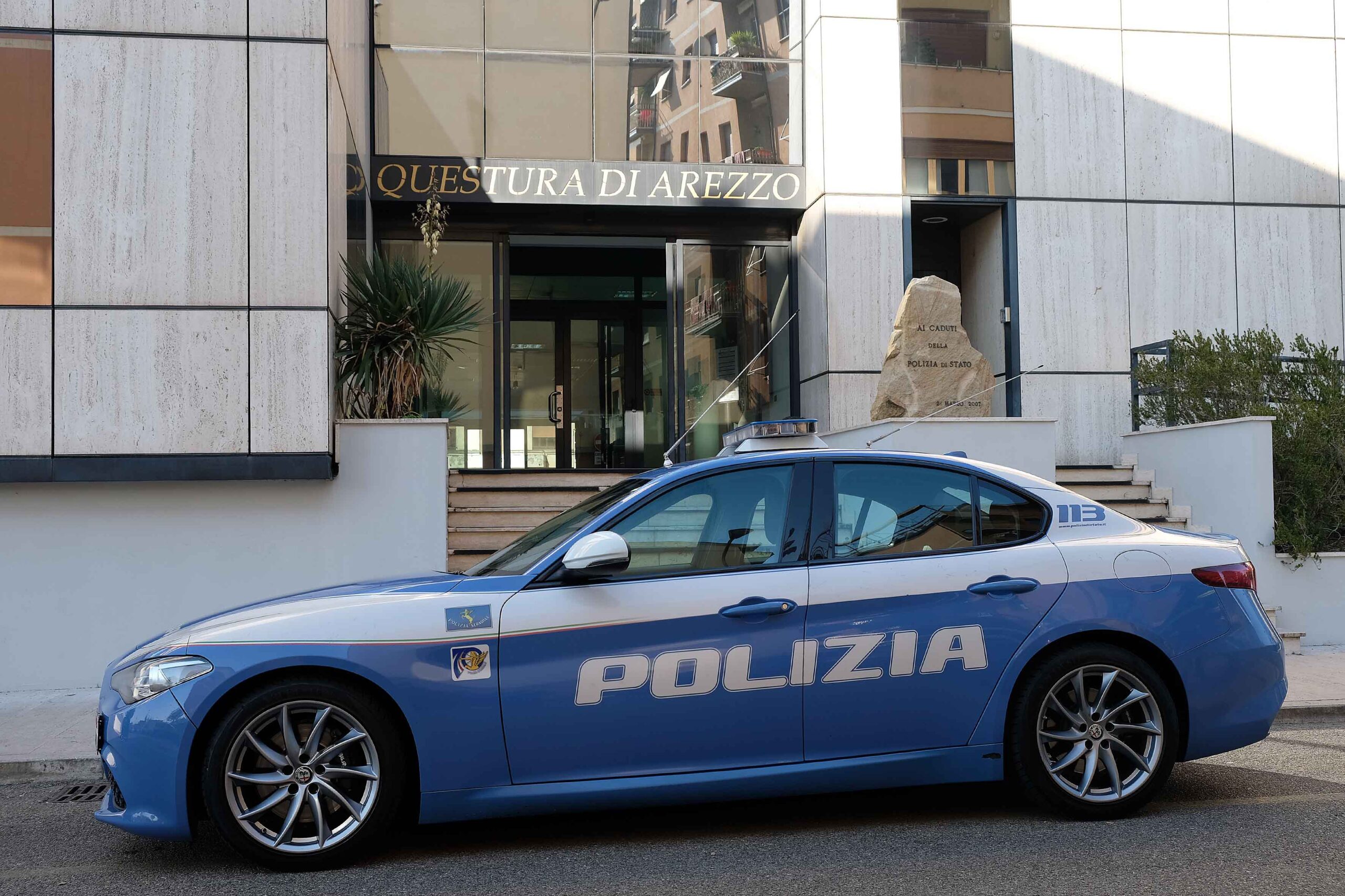 La Polizia di Stato di Arezzo procede all’arresto e notifica provvedimento di espulsione nei confronti di un cittadino ucraino con documenti falsi