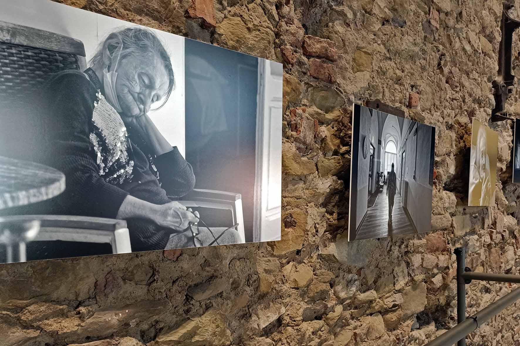 “Dal buio alla luce”, la Casa Pia inaugura la mostra fotografica sulla pandemia