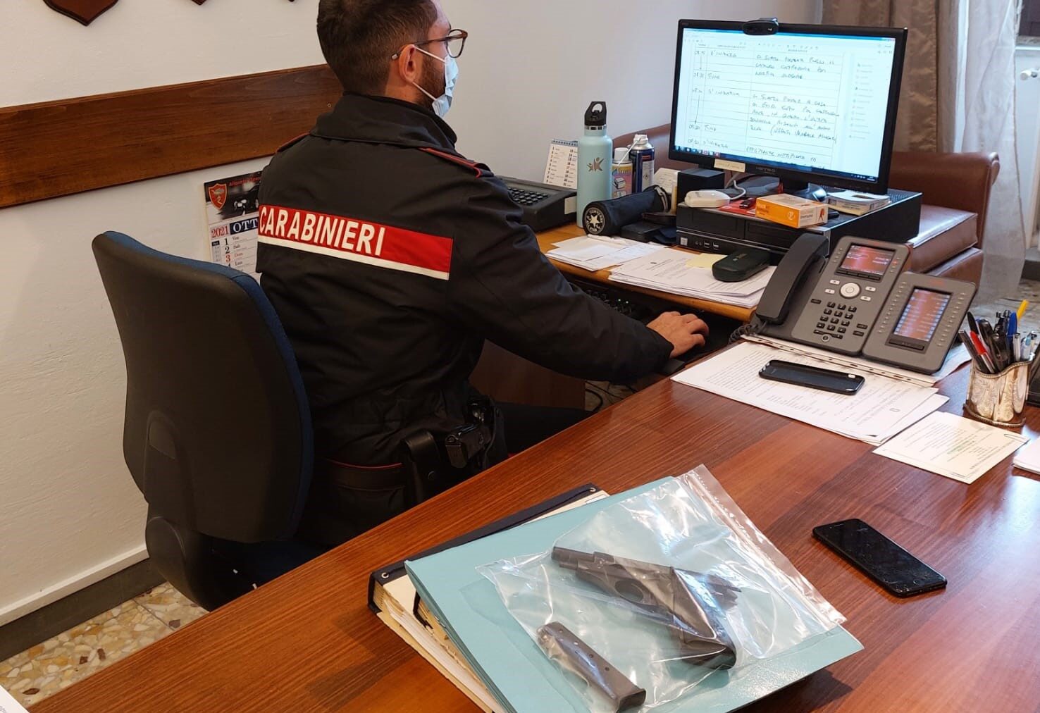 Scoperto dai carabinieri un giro di armi e gioielli rubati: un arrestato e due denunciati a piede libero