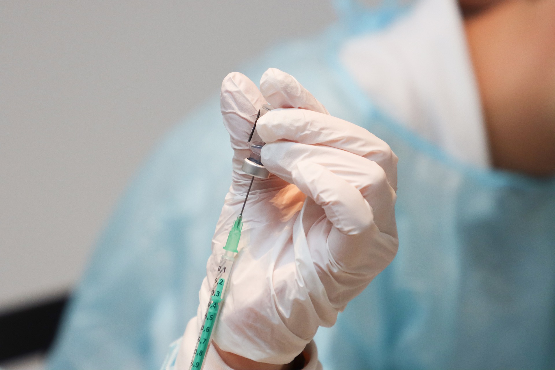 Vaccino, il ministero della Salute: “Booster ai guariti dopo 5 mesi”