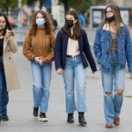 mascherina-adolescente-aperto-ragazze-gente-adolescenit