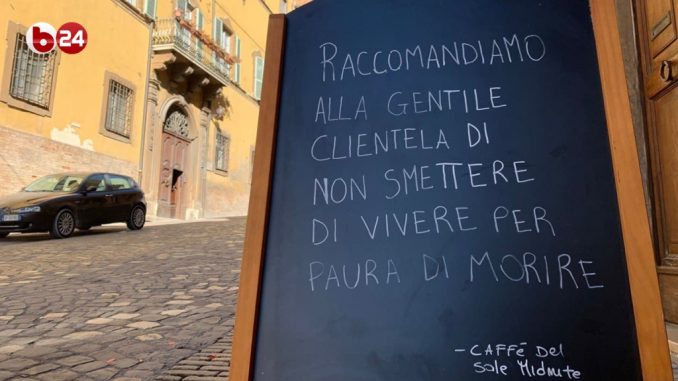 Urbino, blitz delle forze dell’ordine in un bar per una frase sulla lavagna