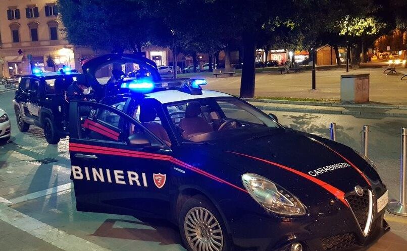 Controlli dei carabinieri nel centro di Subbiano e Arezzo, 5 denunce e 2 persone trovate in possesso di stupefacenti