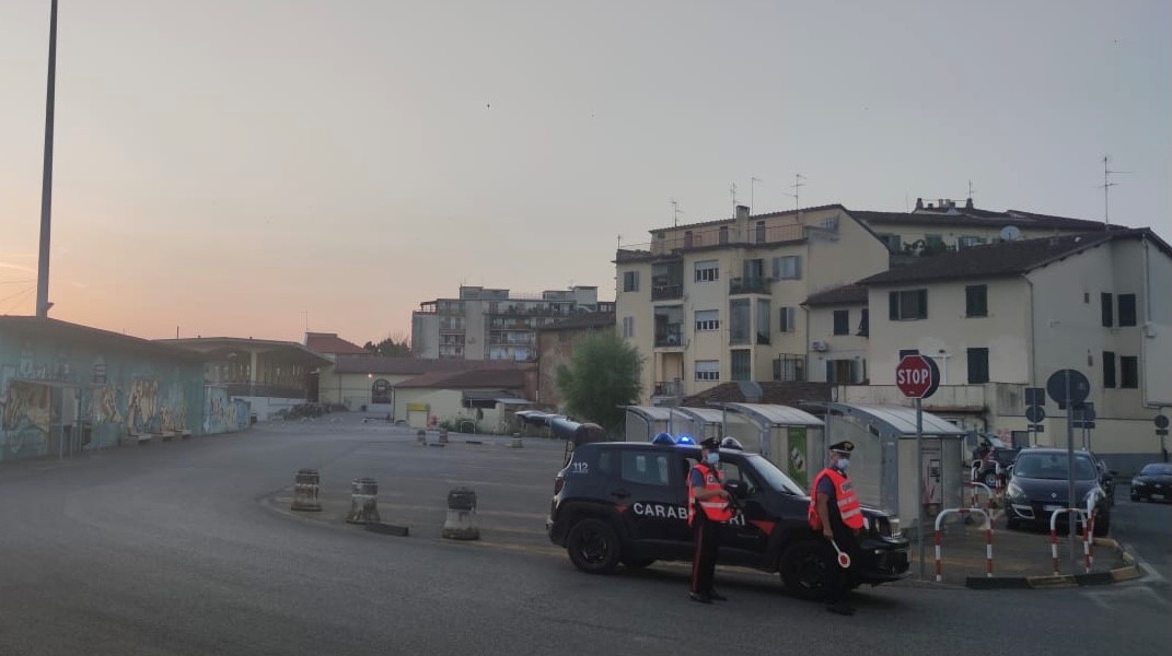 Spacciatore albanese cerca di sottrarsi ai carabinieri: denunciato per detenzione stupefacenti