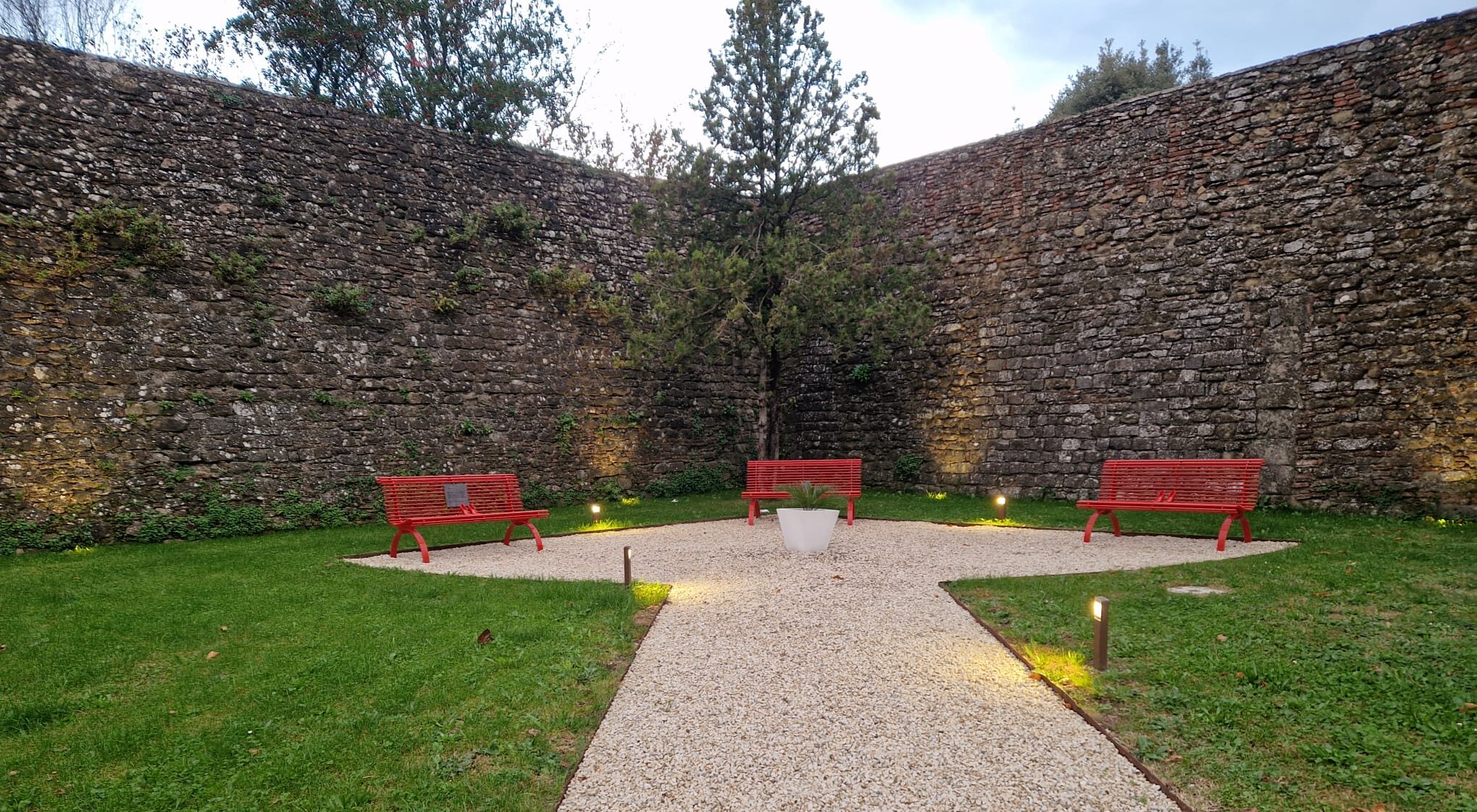 Sansepolcro, nel giardino di San Puccio il ricordo delle donne vittime di violenza