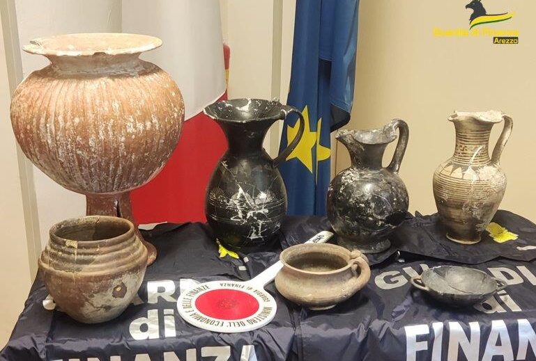 Guardia di Finanza: sequestrati sette reperti archeologici di origine etrusca