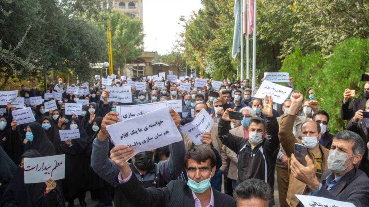 Teheran: “nelle università ai professori non allineati il regime iraniano blocca lo stipendio”