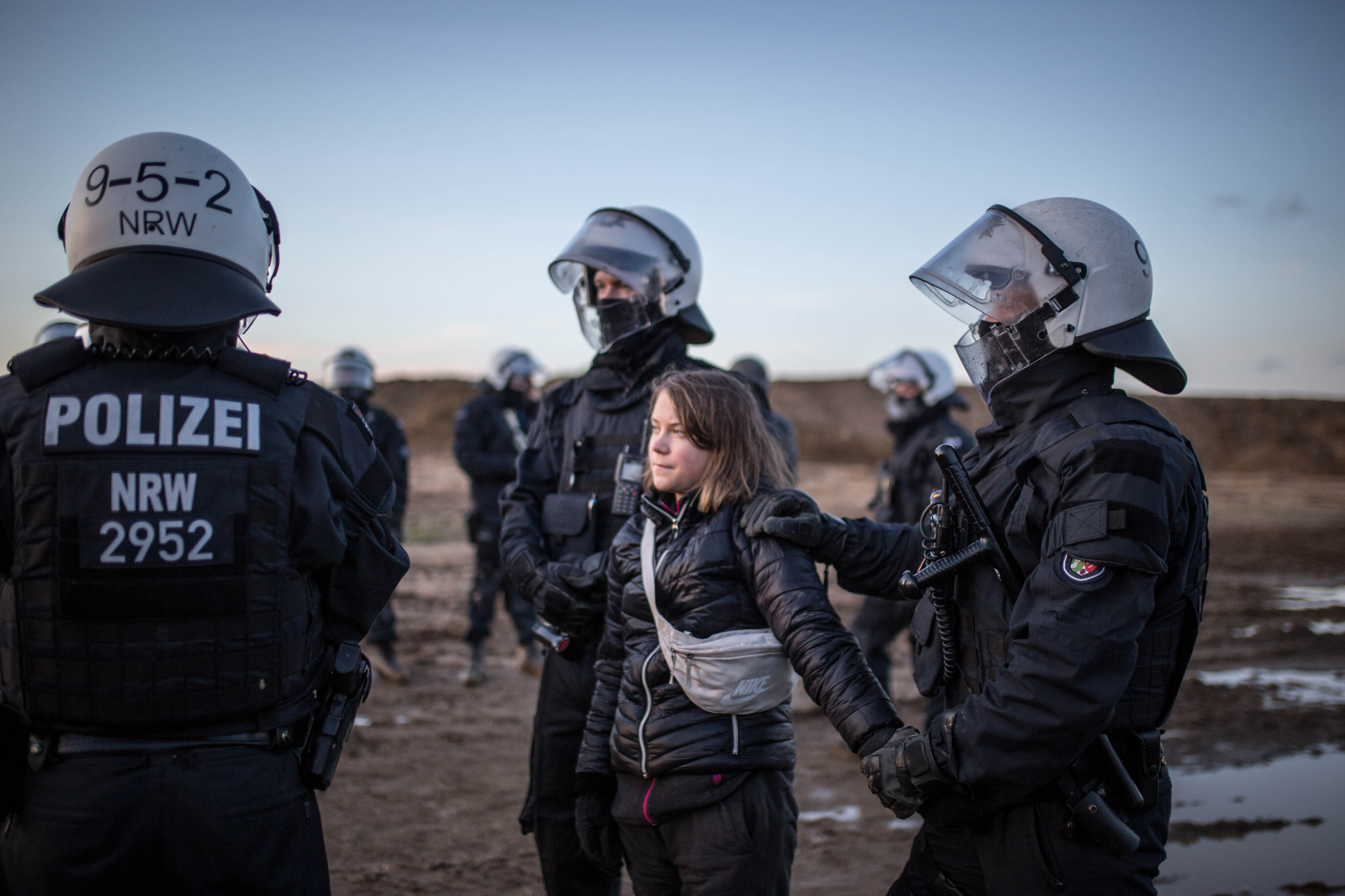 Le immagini dell’arresto a Lützerath dell’attivista Greta Thunberg – VIDEO
