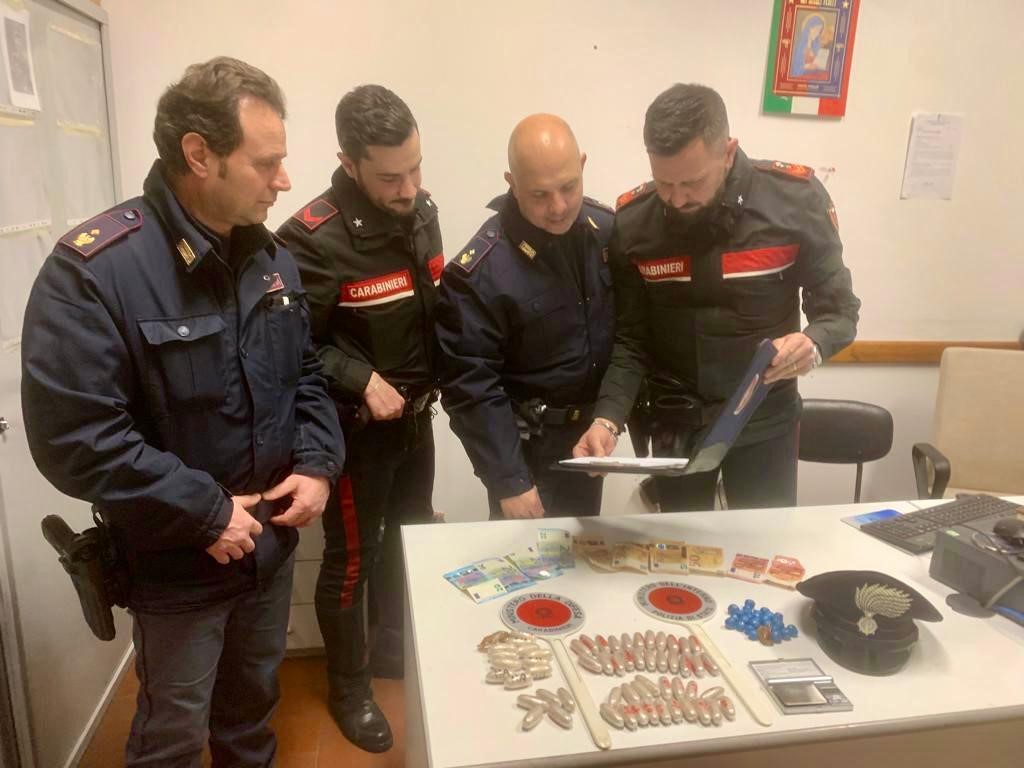 Scendono alla stazione di Cortona carichi di eroina: arrestati dai Carabinieri