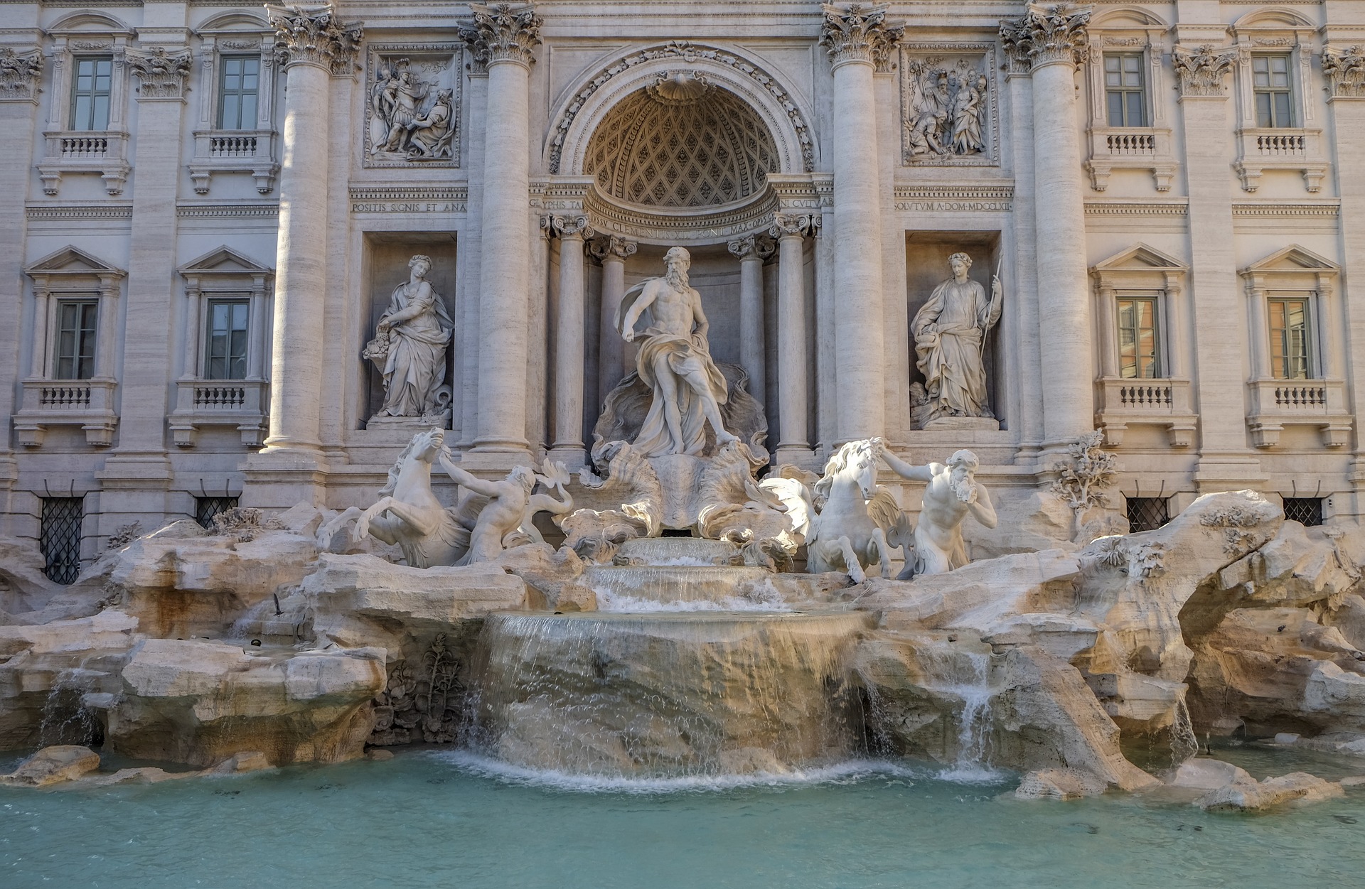 Fontana di Trevi, Sangiuliano: “Da eco-vandali rituale stanco, MiC si costituirà parte civile”